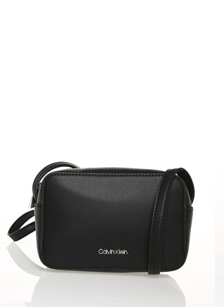 Calvin Klein Siyah Kadın Mıknatıslı Çapraz Çanta K60K610293BAX