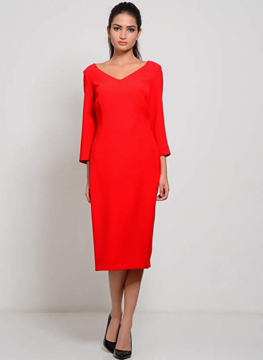 House Of Camellia Sırt Detaylı Diz Altı Kırmızı Elbise 1
