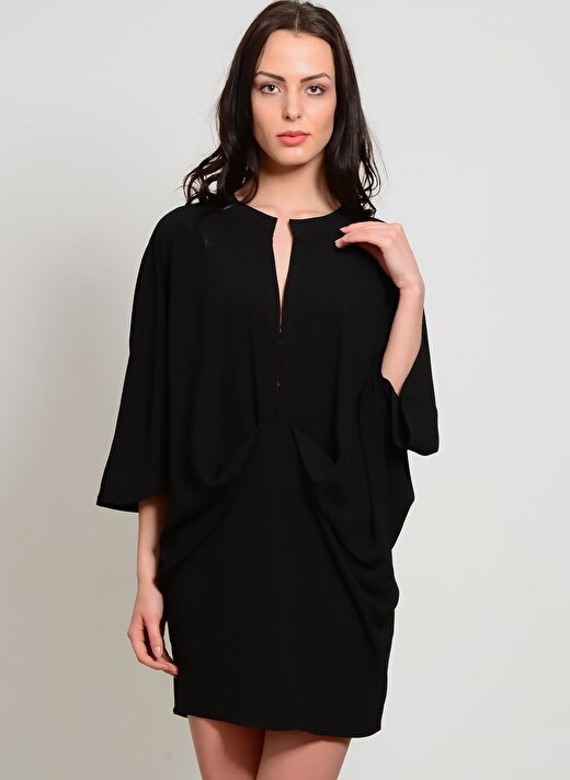 Liquorish Yuvarlak Yaka Diz Üstü Dökümlü Siyah Kadın Mini Elbise 2
