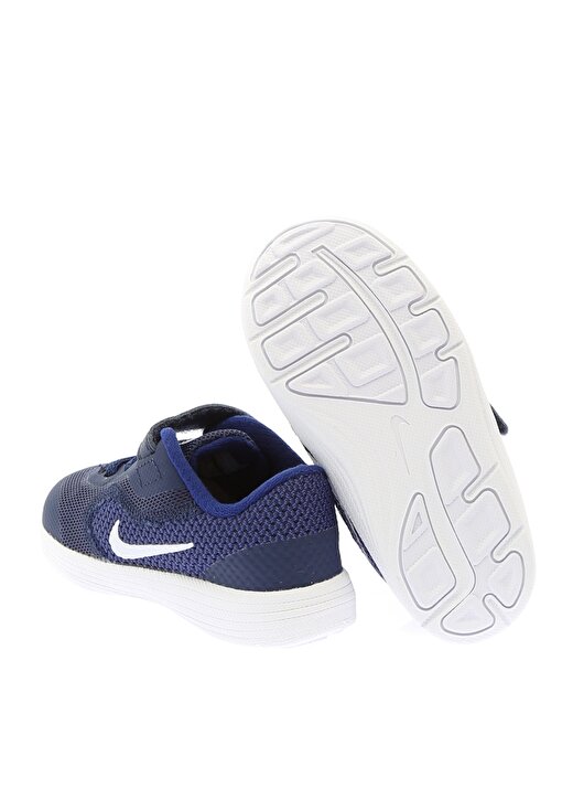 Nike Revolution 3 Yürüyüş Ayakkabısı 3