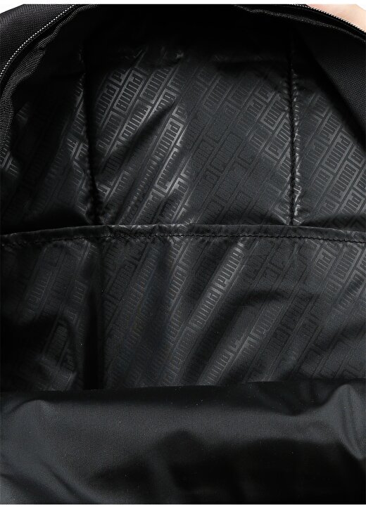 Puma 7558101 Dolgulu Ayarlanabilir Askılı Cepli Fermuarlı Logo Kabartmalı Siyahsırt Çantası 4