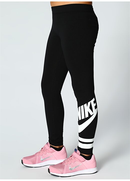 Nike Tayt 3