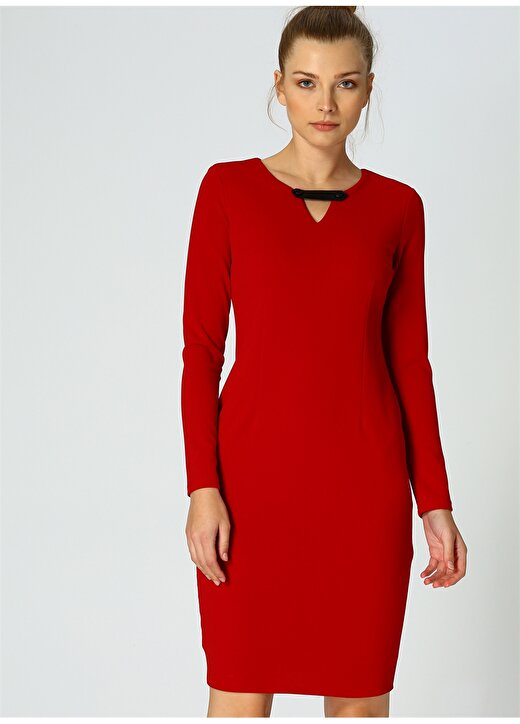Selen Yaka Detaylı Kırmızı Elbise 2