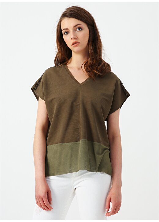 Mavi V Yaka Standart Düz Açık Yeşil Kadın T-Shirt 1