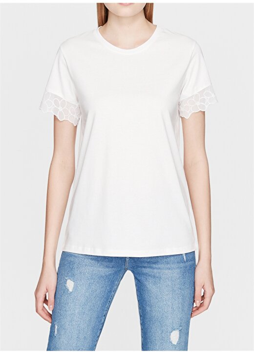 Mavi Kolları Dantel Detaylı Penye Kırık Beyaz T-Shirt 3