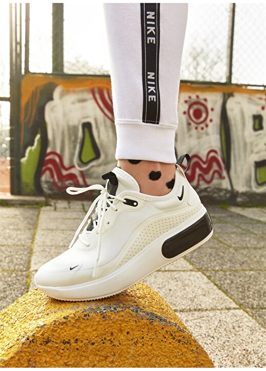 Nike Beyaz Kadın Lifestyle Ayakkabı 2