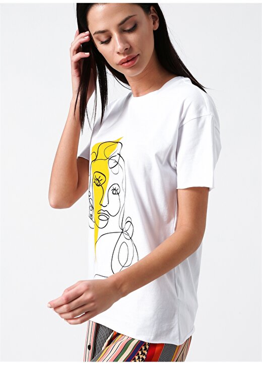 Only Kübik Portre Baskılı Beyaz T-Shirt 4