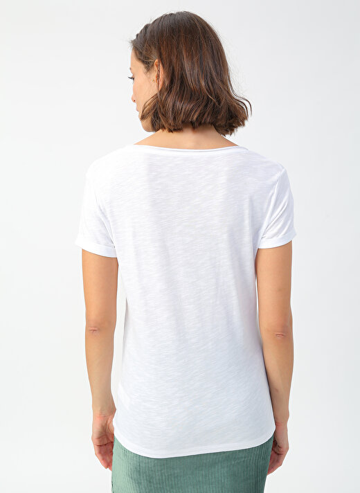 Mavi V Yaka Desenli Beyaz Kadın T-Shirt BASIC V YAKA PENYE 4