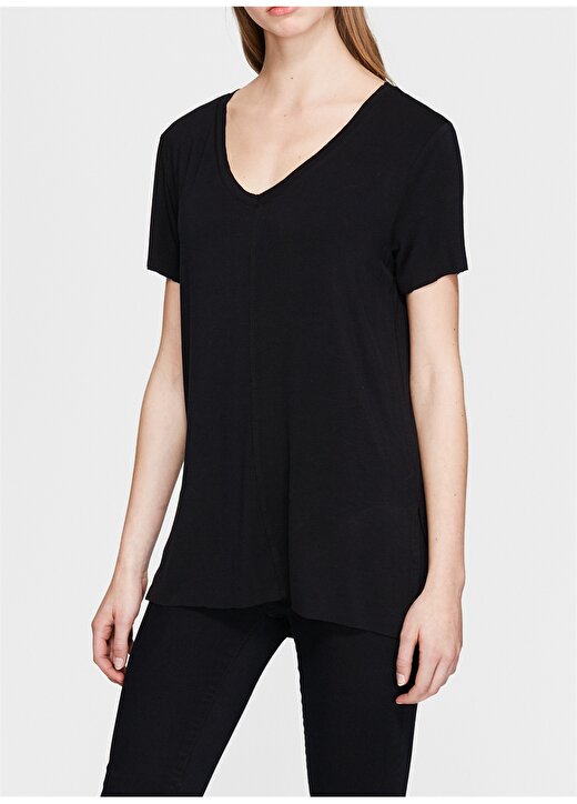 Mavi V Yaka Düz Siyah Kadın T-Shirt BASIC V NECK TOP B 1