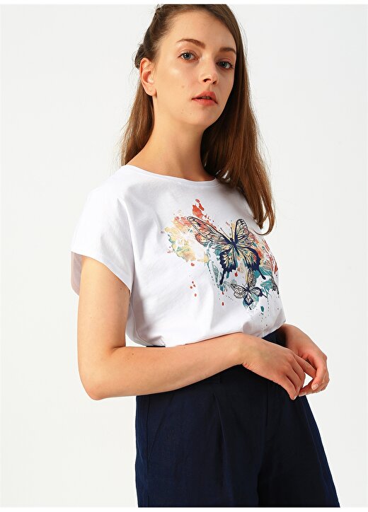 Mavi Kelebek Baskılı Beyaz T-Shirt 2