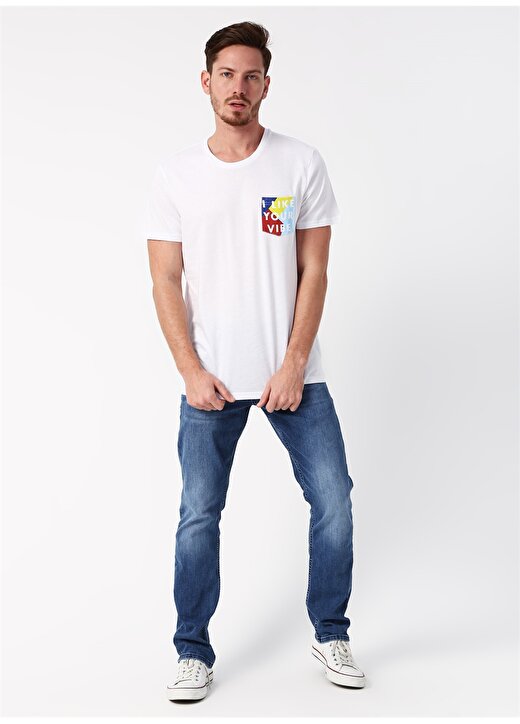 Mavi Cep Detaylı Beyaz T-Shirt 2