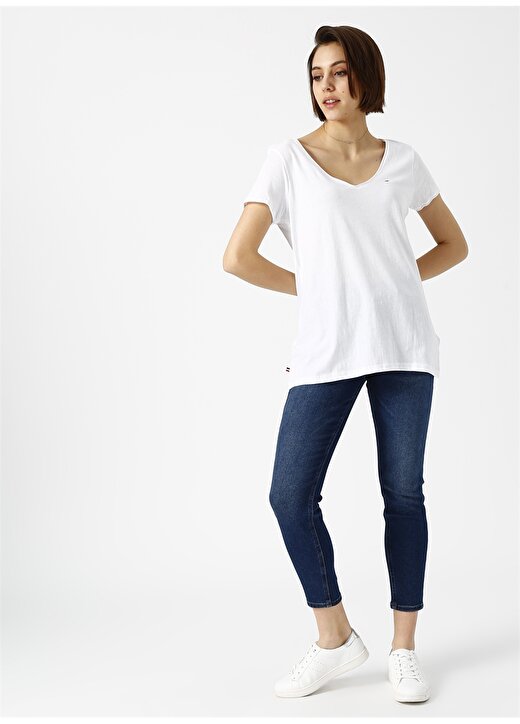 Tommy Jeans V Yaka Basic Beyaz T-Shirt 2