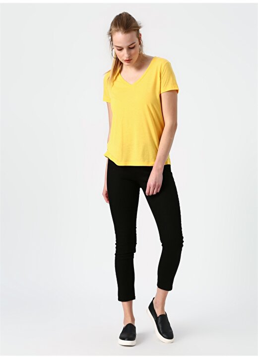 Vero Moda V Yaka Sarı Kadın T-Shirt 2