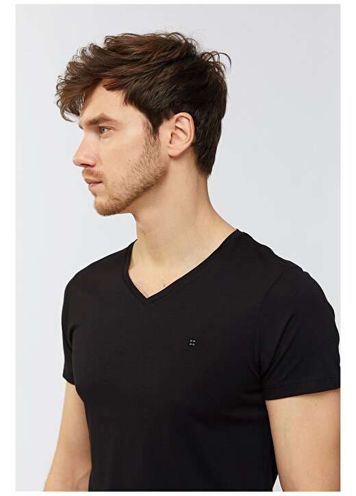 Avva V Yaka Slim Fit Düz Siyah T-Shirt 3