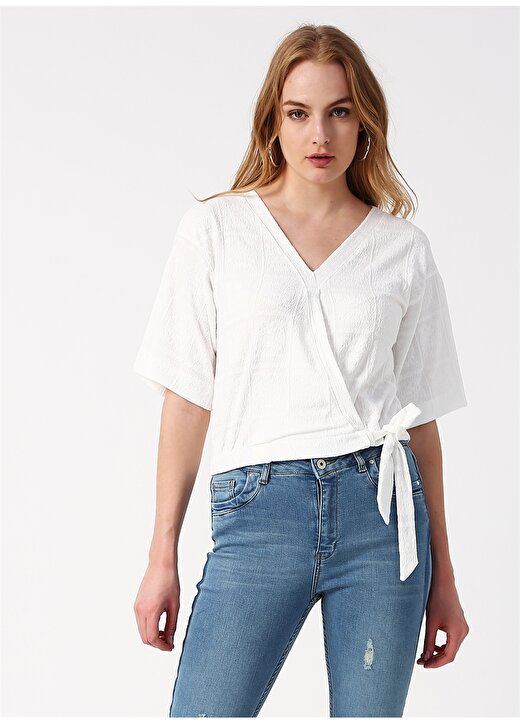 Koton Bel Detaylı V Yaka Beyaz Kadın T-Shirt 1