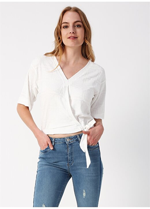 Koton Bel Detaylı V Yaka Beyaz Kadın T-Shirt 3