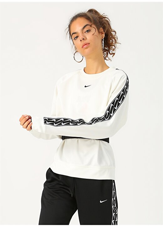 Nike Sportswear Logo Sweatshirt 3