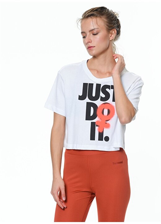 Nike Sportswear Kısa Kadın T-Shirt 1