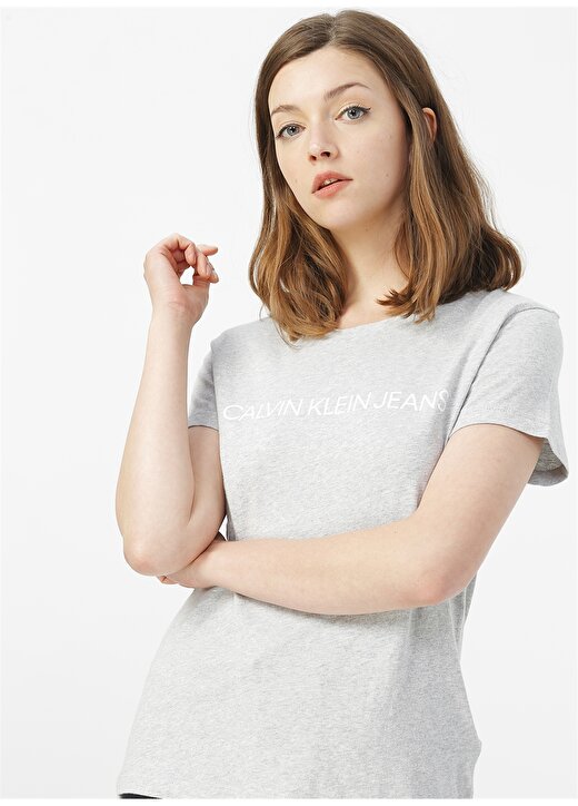 Calvin Klein Jeans Açık Gri Kadın T-Shirt CORE INSTITUTIONAL LOGO SLIM FIT TE 2