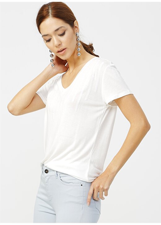Fabrika V Yaka Basic Nakışlı Beyaz Kadın T-Shirt - TANO 2