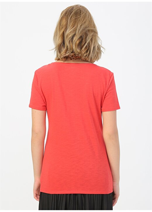 Mavi V Yaka Dar Düz Açık Kırmızı Kadın T-Shirt 4