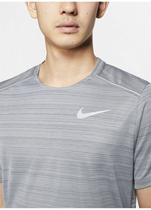 Nike Dri-Fit Miler Koşu T-Shirt 3