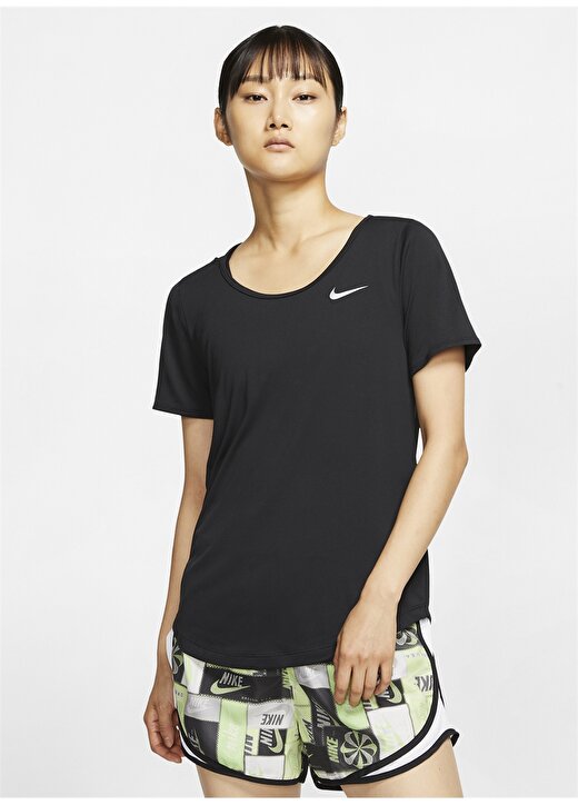 Nike CJ1986-010 W NK Top SS Runway Yuvarlak Yaka Kısa Kollu Siyah Kadın T-Shirt 1