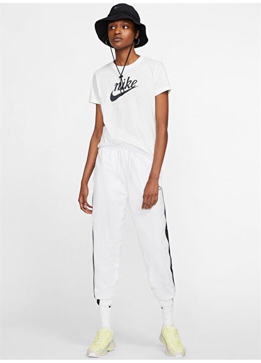 Nike Just Do It Beyaz Kadın T-Shirt 4