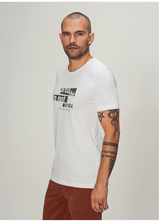People By Fabrika Bisiklet Yaka Baskılı Beyaz Erkek T-Shirt 4