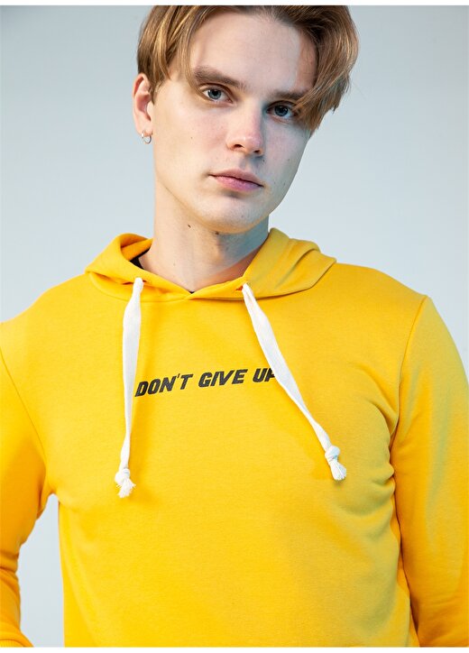 Fabrika Sloganlı Kapüşonlu Sarı Sweatshirt 2