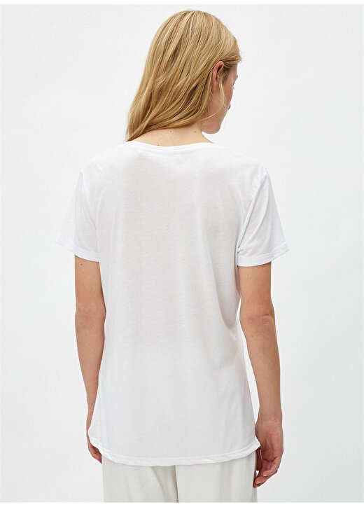 Koton V Yaka Beyaz Pullu Desen Kadın T-Shirt 4