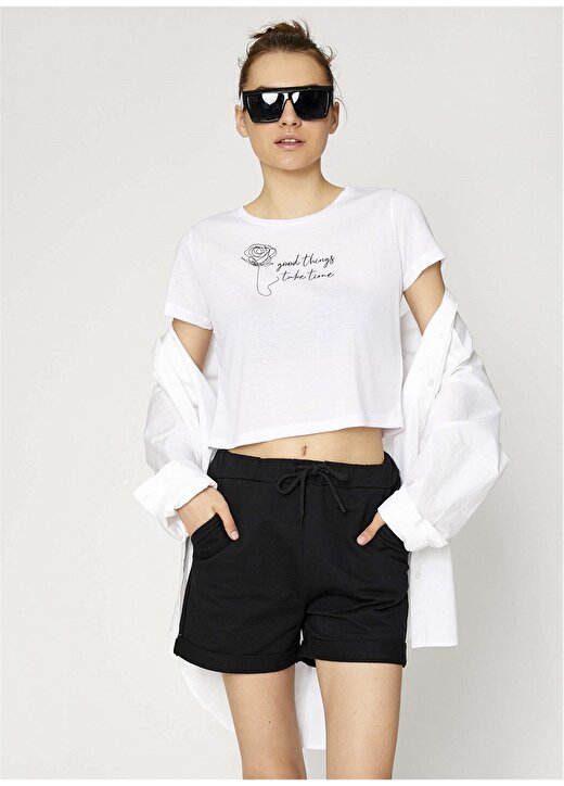 Koton Bisiklet Yaka Kısa Kol Baskılı Koyu Beyaz Kadın Crop T-Shirt 2