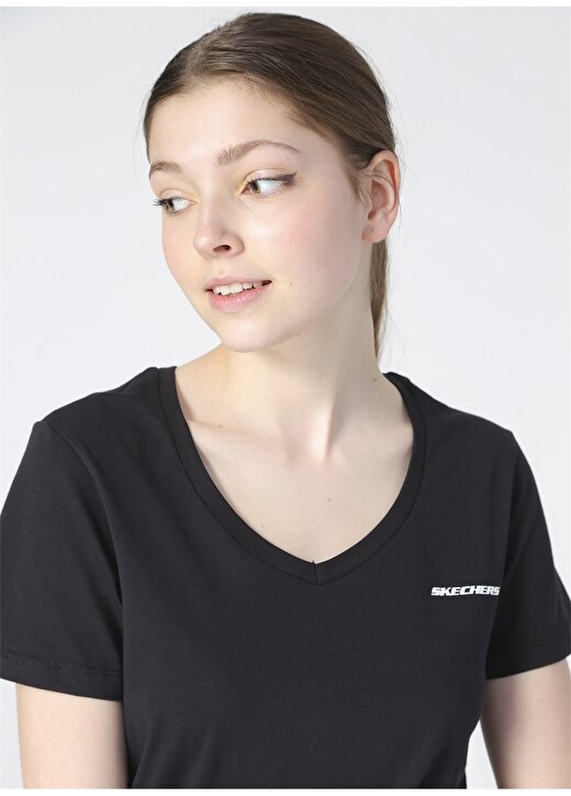 Skechers S202215-001 Graphic Tee W V Neck T-V Yaka Regular Fit Düz Siyah Kadın T-Shirt 2