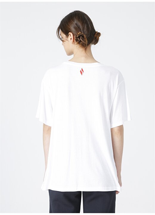 Skechers S211160-100 Graphic Tee W Crew Neck O Yaka Loose Fit Baskılı Beyaz Kadın T-Shirt 3