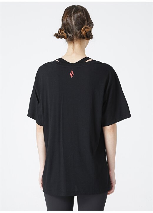 Skechers S211160-001 Graphic Tee W Crew Neck O Yaka Loose Fit Baskılı Siyah Kadın T-Shirt 4