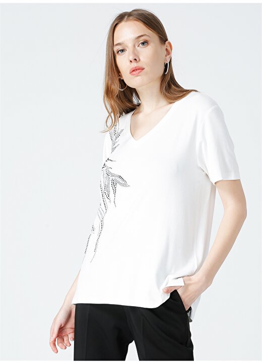 Fabrika Comfort V Yaka Nakışlı Beyaz Kadın T-Shirt CM-ROBERTO 3