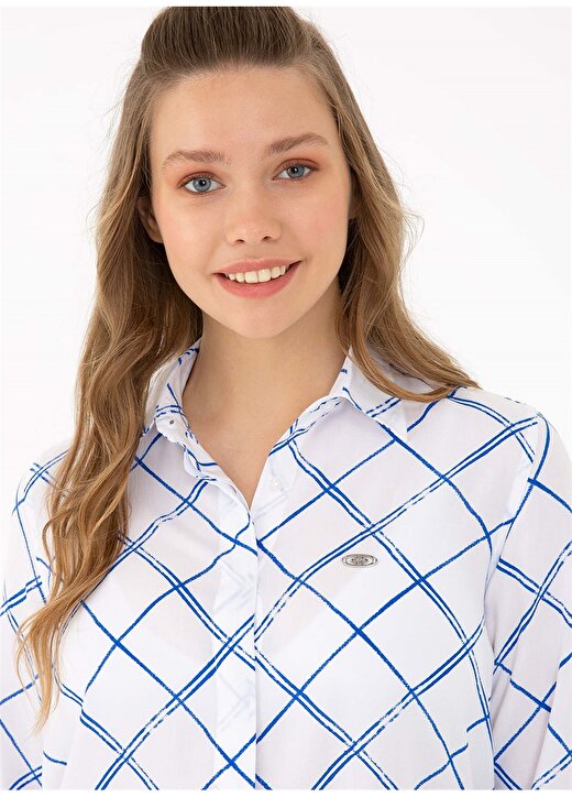 U.S. Polo Assn. Comfort Fit Klasik Gömlek Yaka Uzun Kollu Mavi Desenli Beyaz Kadın Gömlek 2