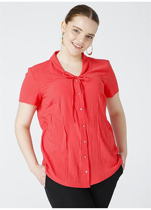 Selen V Yaka Kısa Kollu Crinkle Desen Kırmızı Kadın Bluz 3
