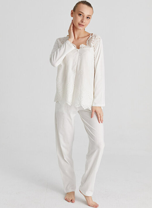 Magic Form V Yaka Uzun Kollu Dantel Desenli Beyaz Kadın Pijama Takımı 3