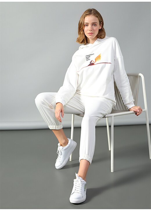 Cem Güventürk X Boyner Kapüşonlu Geniş Fit Baskılı Beyaz Kadın Sweatshirt 1