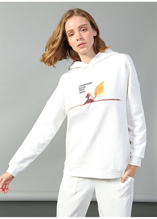 Cem Güventürk X Boyner Kapüşonlu Geniş Fit Baskılı Beyaz Kadın Sweatshirt 3