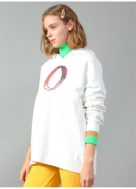 Cem Güventürk X Boyner Kapüşonlu Geniş Fit Baskılı Beyaz Kadın Sweatshirt 2
