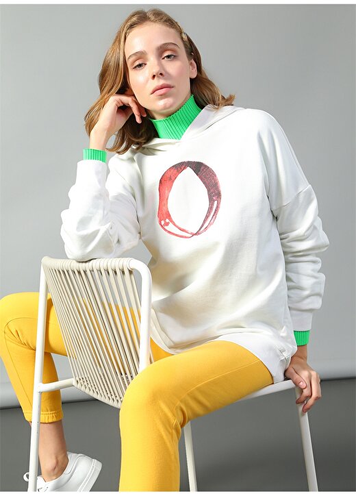 Cem Güventürk X Boyner Kapüşonlu Geniş Fit Baskılı Beyaz Kadın Sweatshirt 3