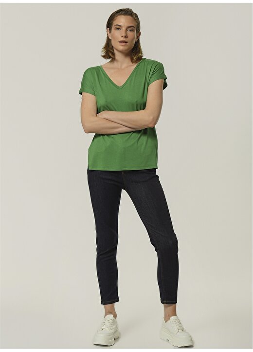 People By Fabrika 505551707 V Yaka Normal Kalıp Düz Yeşil Kadın T-Shirt 3