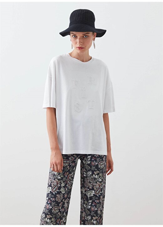 İpekyol IW6210070129002 Yuvarlak Yaka Standart Kalıp Beyaz Kadın 3D Baskılı T-Shirt 3