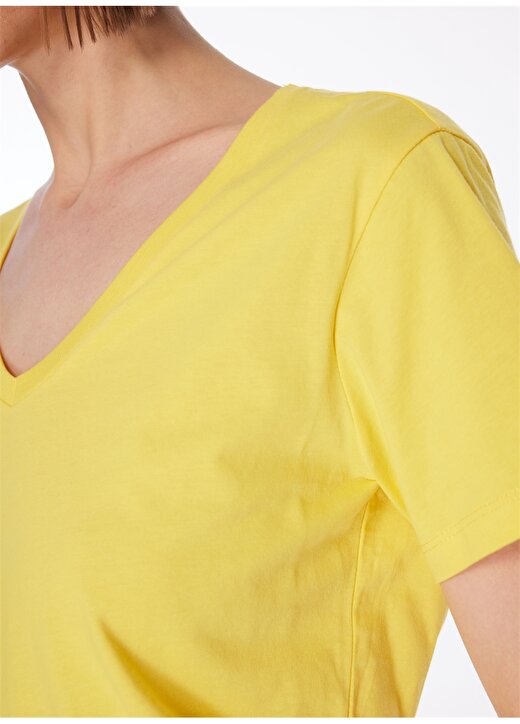 Fabrika Sarı Kadın V Yaka Basic T-Shirt TEYO 4