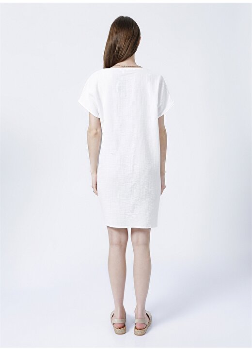 Fabrika Comfort Kadın V Yaka Diz Üstü Geniş Fit Armürlü Beyaz Elbise CM-ALFREDO 4