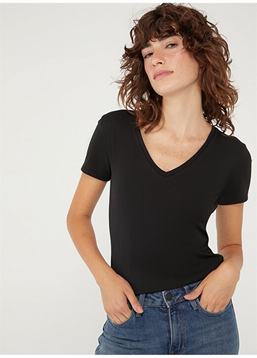 Mavi V Yaka Siyah Kadın T-Shirt M1600964-900 2