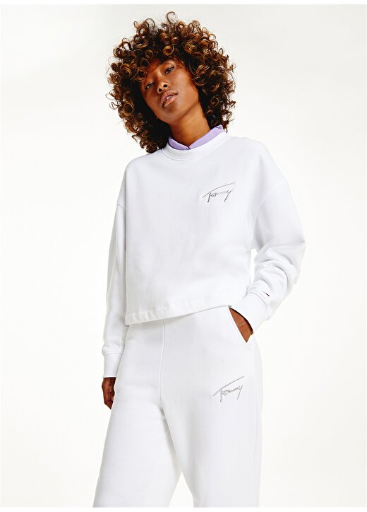 Tommy Jeans DW0DW12041YBR Yuvarlak Yaka Relaxed Beyaz Kadın Sweatshirt 1