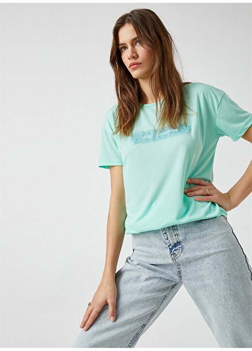Koton 2SAK50060EK Yuvarlak Yaka Kısa Kollu Normal Kalıp Yeşil Kadın T-Shirt 1